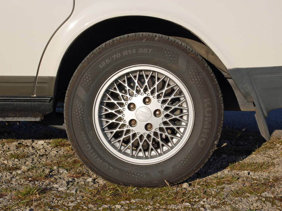 Image 30/45 of Volvo 245 GL (1991)