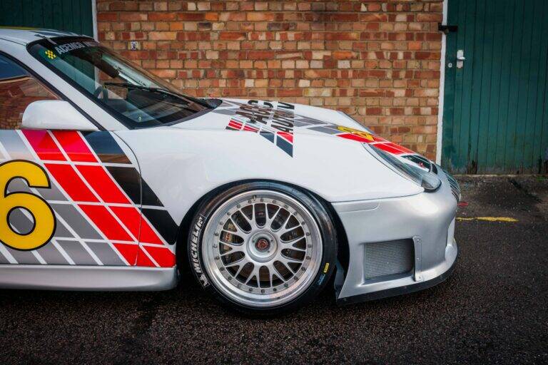 Immagine 28/60 di Porsche 911 GT3 RS (2002)