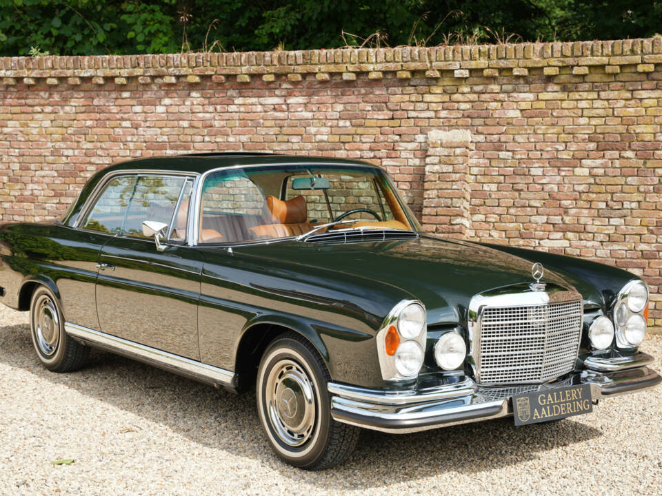 Image 22/50 of Mercedes-Benz 280 SE 3,5 (1971)