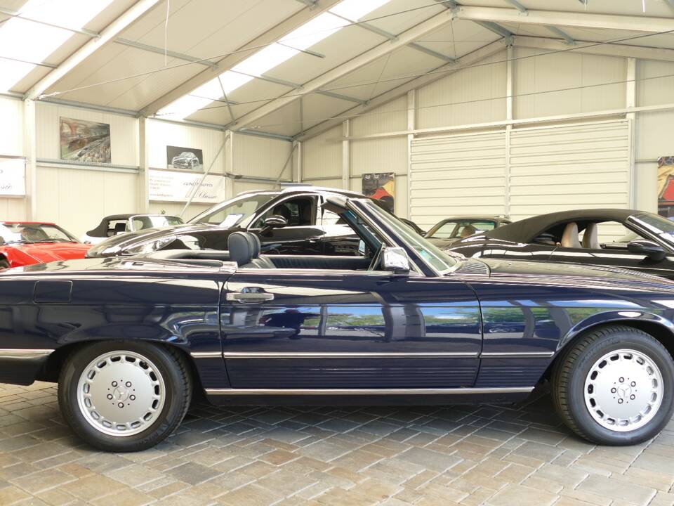 Image 6/22 de Mercedes-Benz 300 SL (1989)