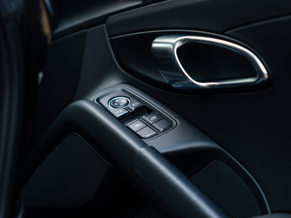 Image 39/47 of Porsche Boxster (2016)