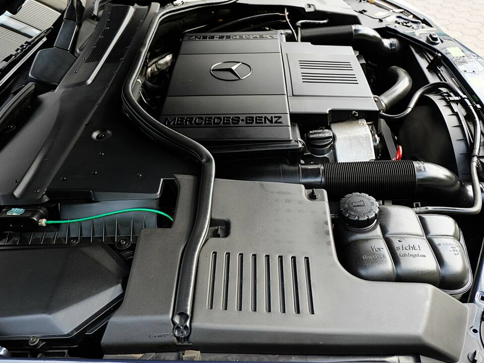 Image 69/70 de Mercedes-Benz CL 500 (1997)