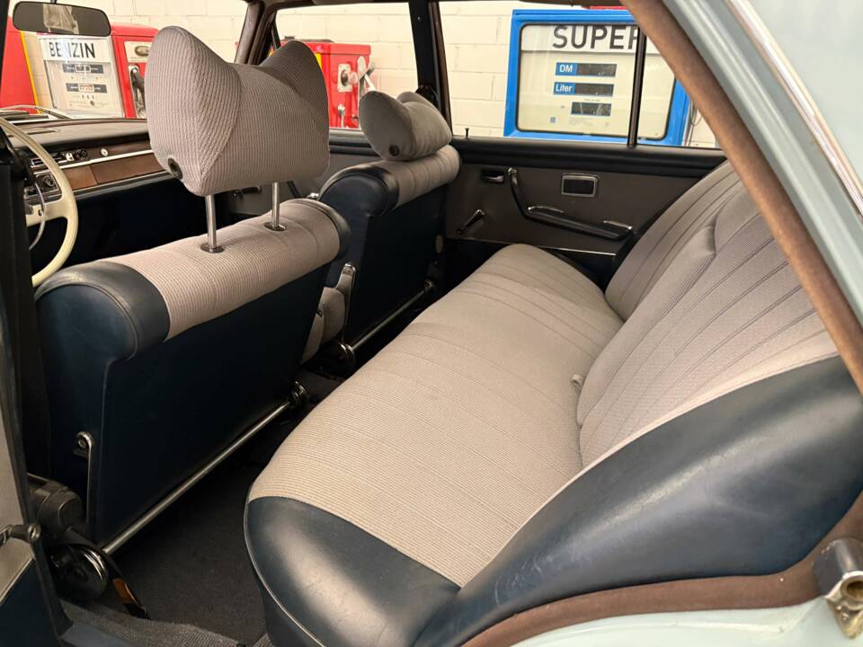 Image 13/20 of Mercedes-Benz 250 SE (1967)