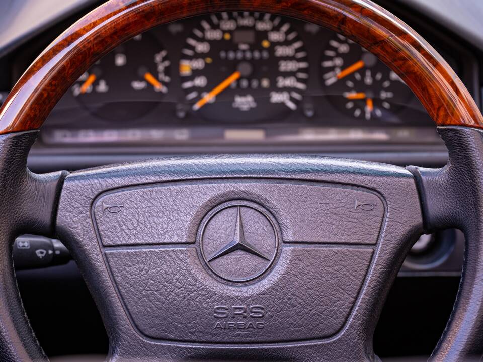 Obraz 11/50 pojazdu Mercedes-Benz 300 CE-24 (1992)
