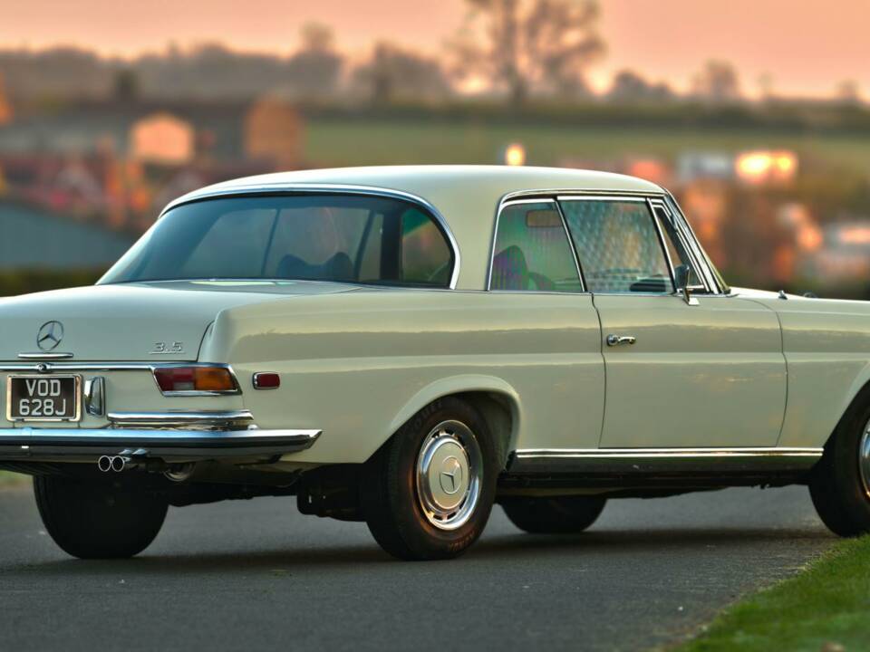 Image 11/50 of Mercedes-Benz 280 SE 3,5 (1971)