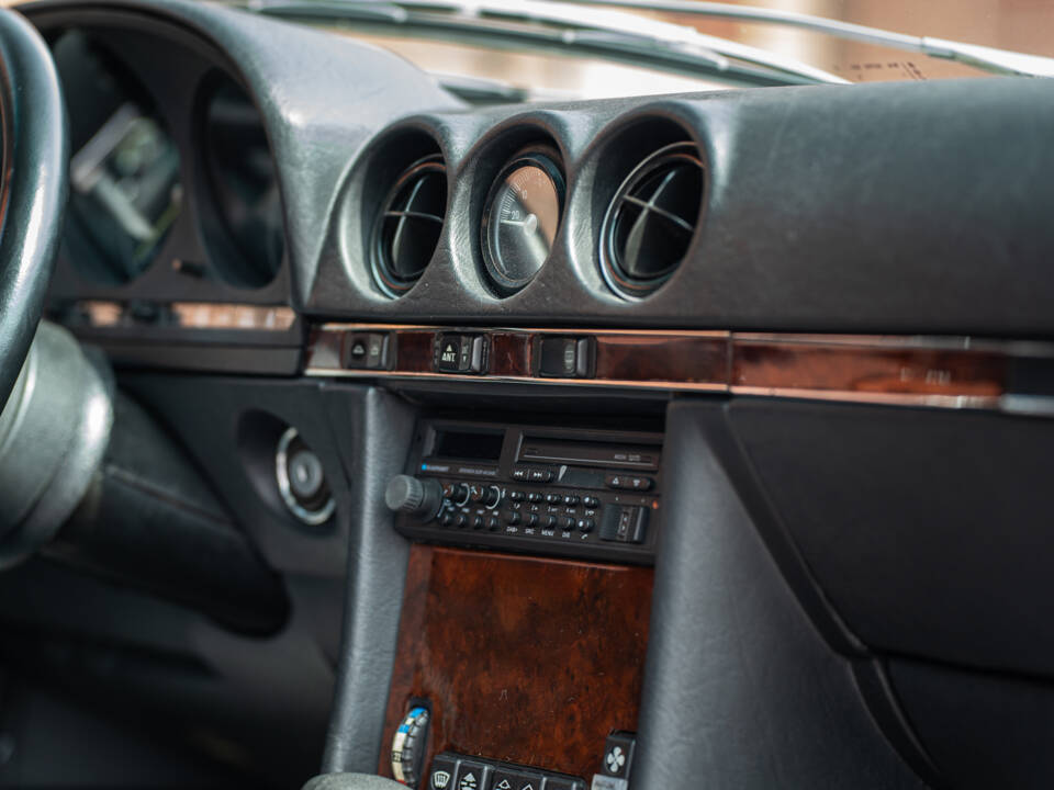 Image 52/68 of Mercedes-Benz 500 SL (1984)
