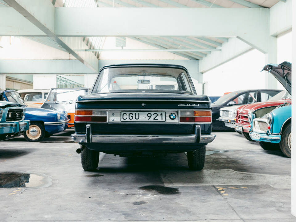 Image 9/112 of BMW 2000 (1970)