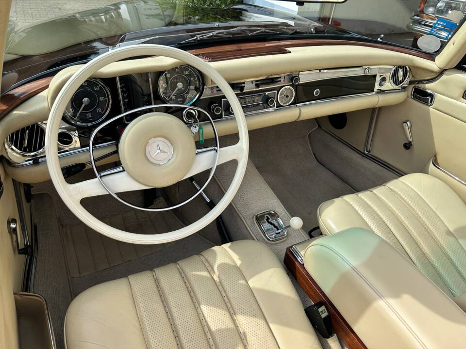 Immagine 17/34 di Mercedes-Benz 280 SL (1969)