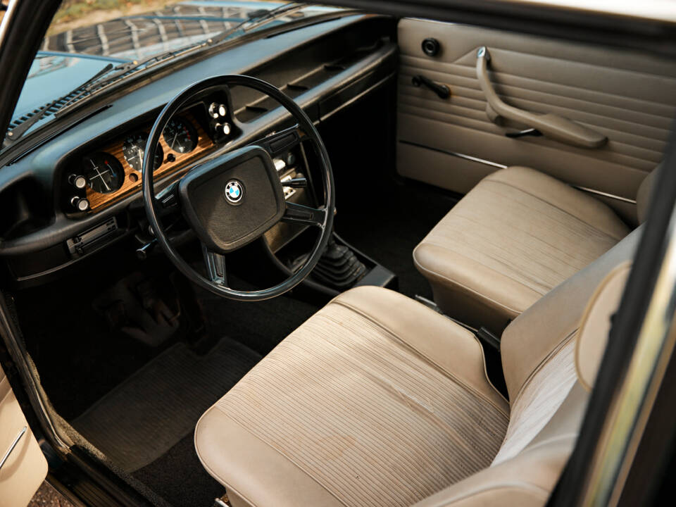 Image 5/57 de BMW 1602 (1973)