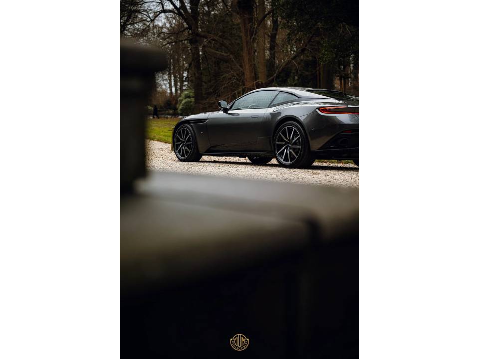 Immagine 46/50 di Aston Martin DB 11 V12 (2017)