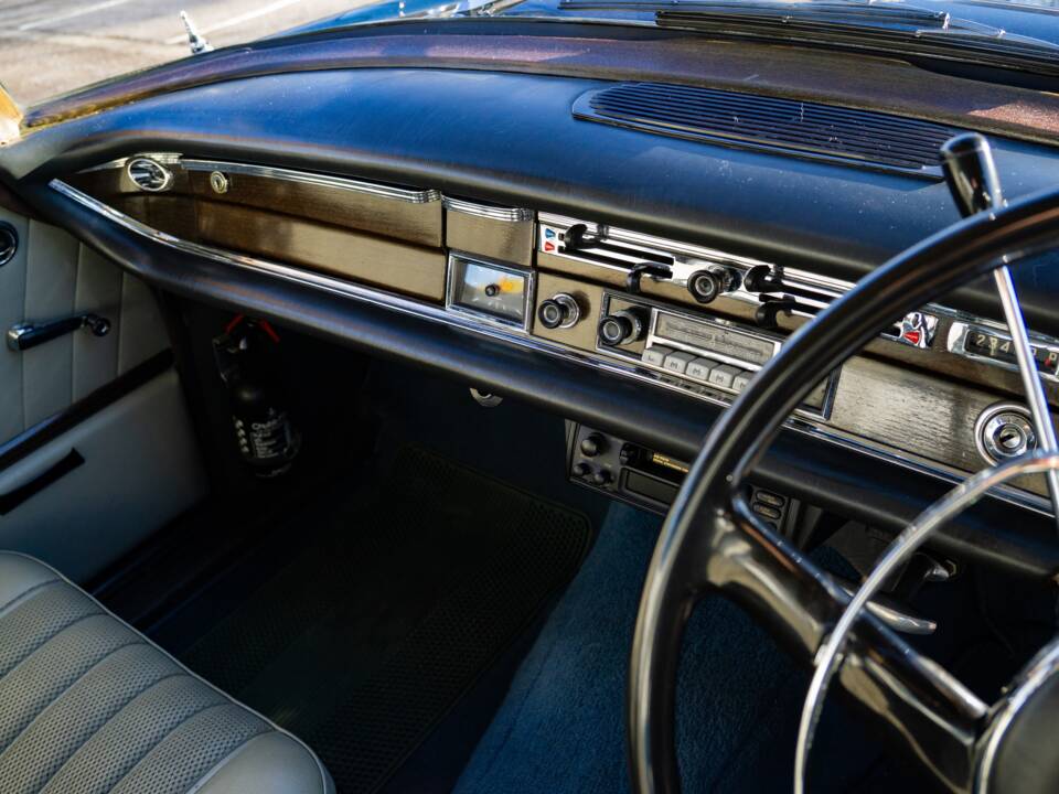 Image 23/29 de Mercedes-Benz 220 SE b (1966)
