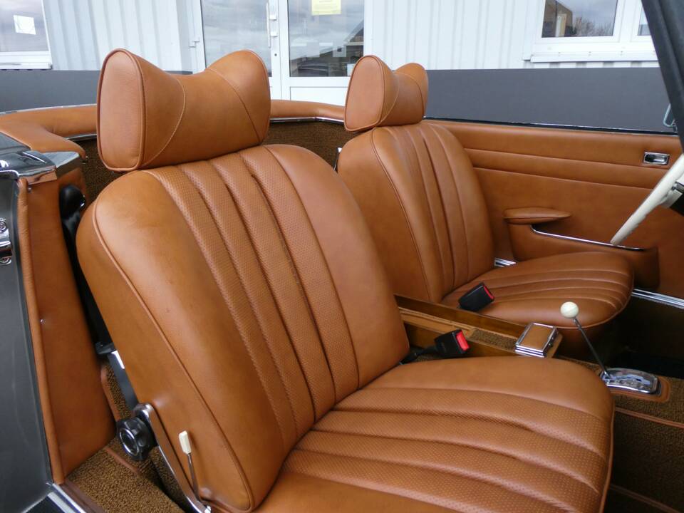 Image 14/27 of Mercedes-Benz 280 SL (1968)