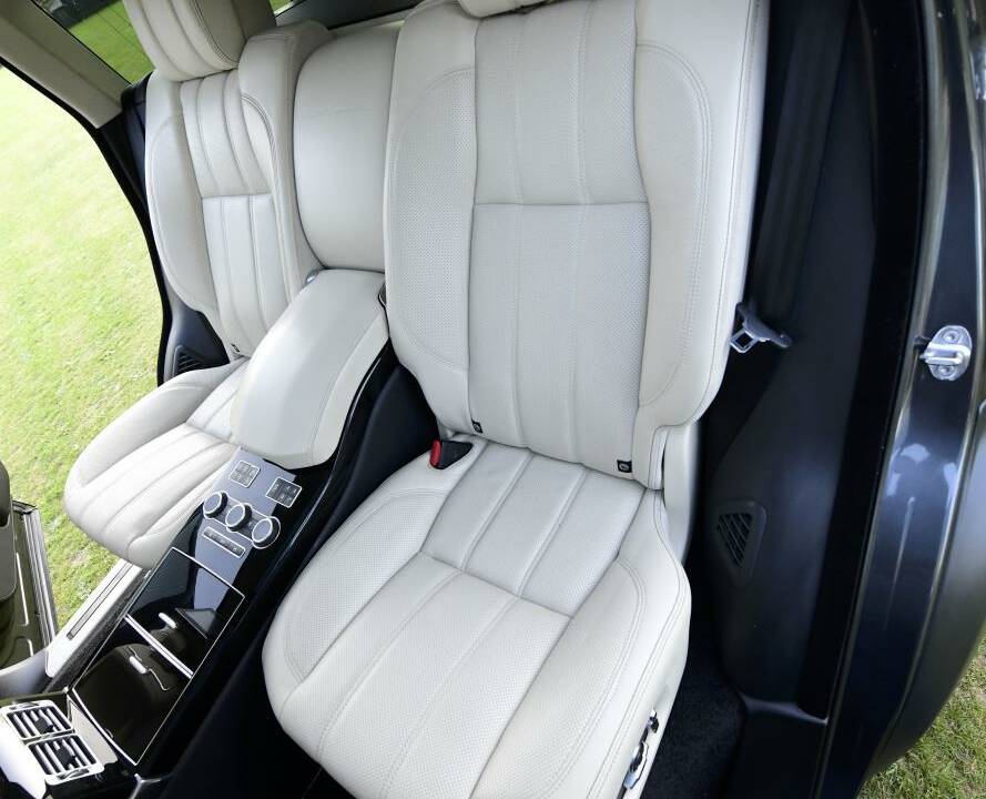 Bild 21/50 von Land Rover Range Rover Autobiography SDV8 (2017)