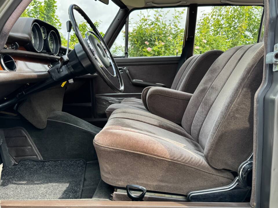 Image 13/47 of Mercedes-Benz 280 SE (1969)