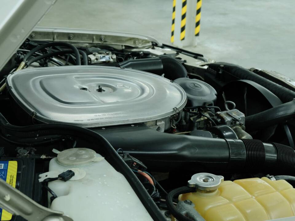 Bild 24/50 von Mercedes-Benz 560 SEC (1986)