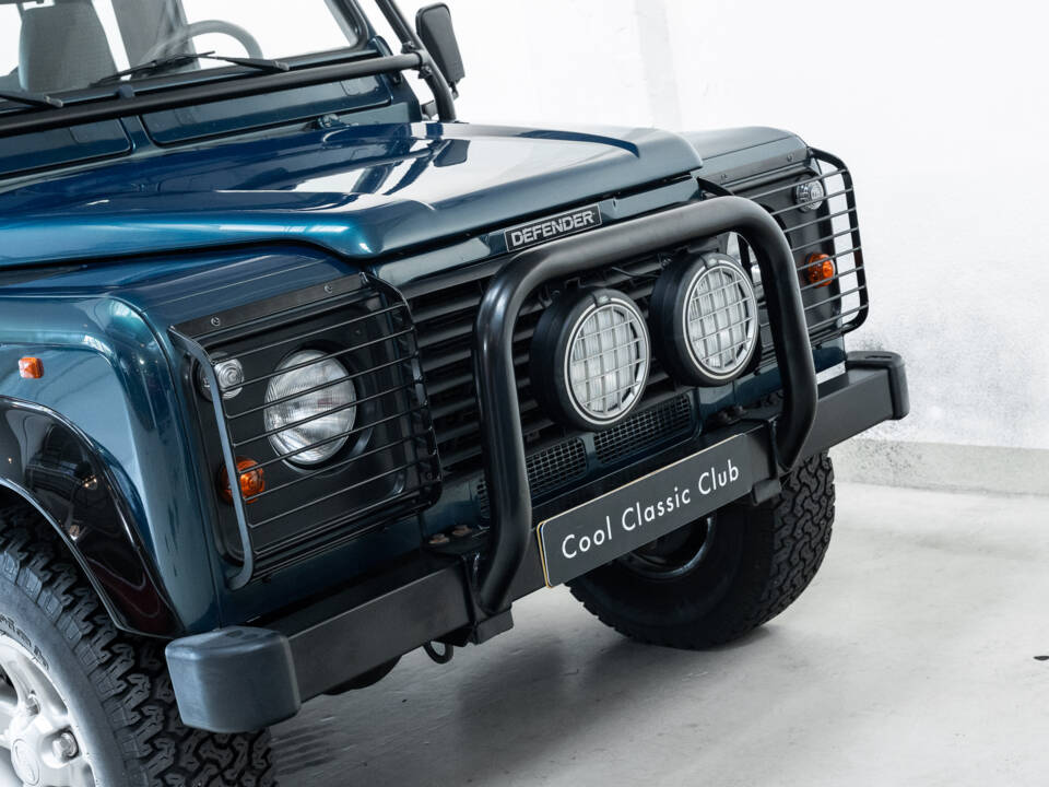 Image 29/43 of Land Rover Defender 90 &quot;50th Anniversary&quot; (1998)