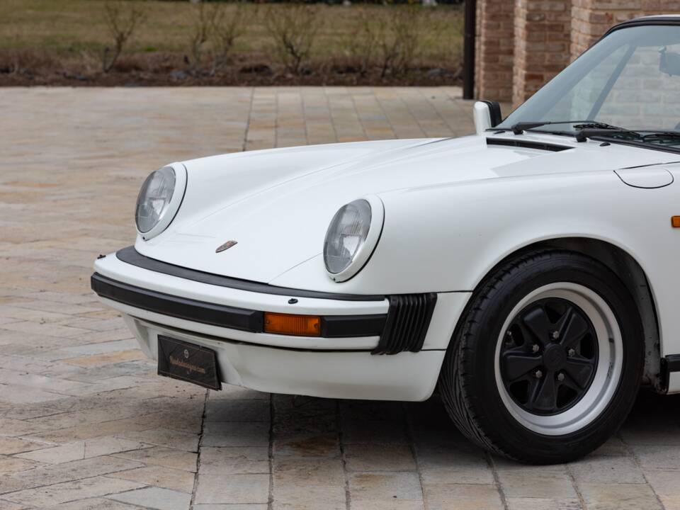 Afbeelding 15/45 van Porsche 911 Carrera 3.2 (WTL) (1988)