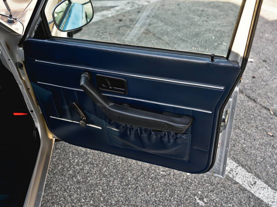 Image 30/38 de Volvo 244 DLS (1977)