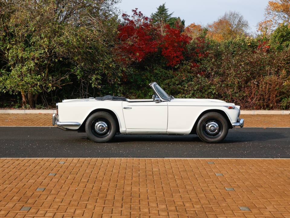 Image 16/42 of Triumph TR 4A (1966)