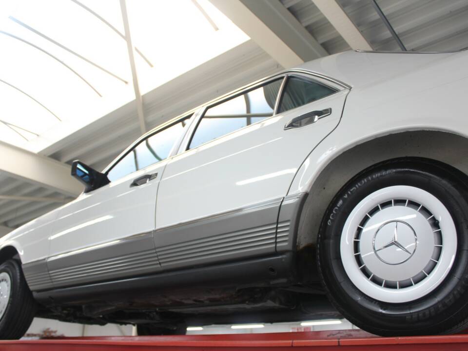 Image 9/50 de Mercedes-Benz 280 S (1988)