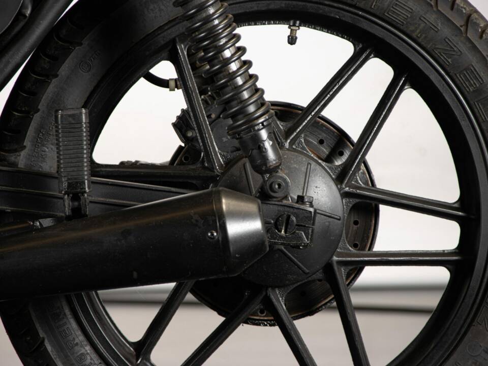 Image 16/50 of Moto Guzzi V 35 Imola II (1983)