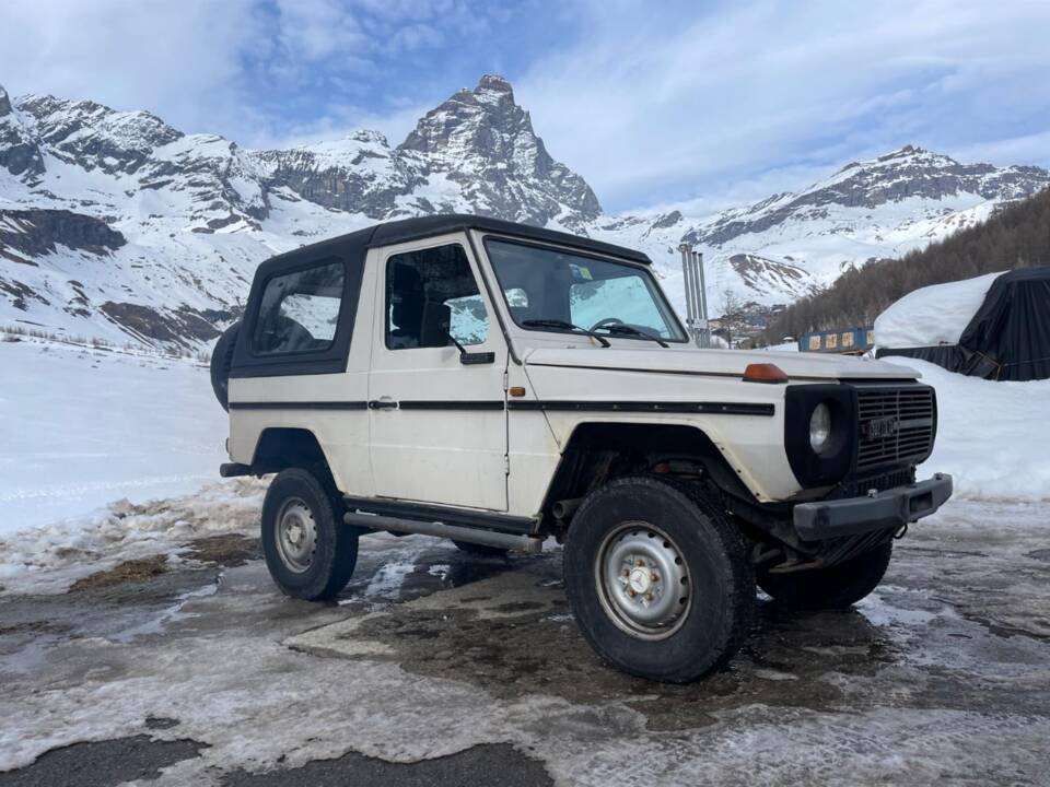 Image 2/4 of Mercedes-Benz 280 GE (SWB) (1984)