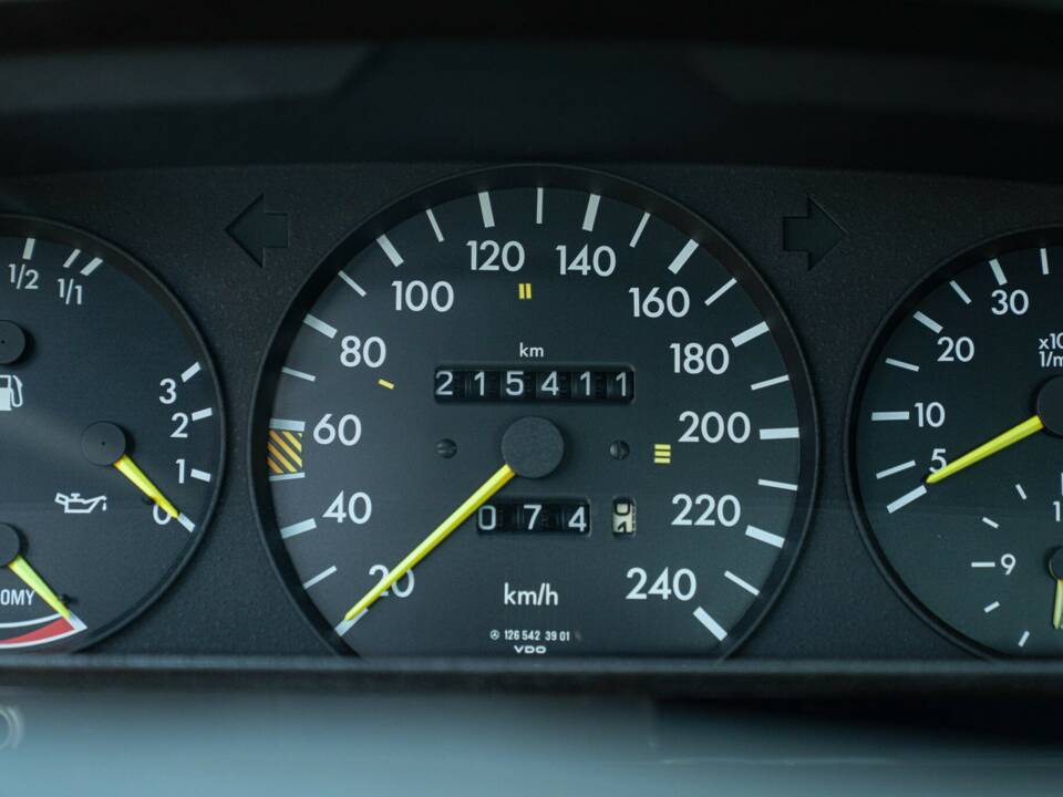 Obraz 47/50 pojazdu Mercedes-Benz 380 SEC (1982)
