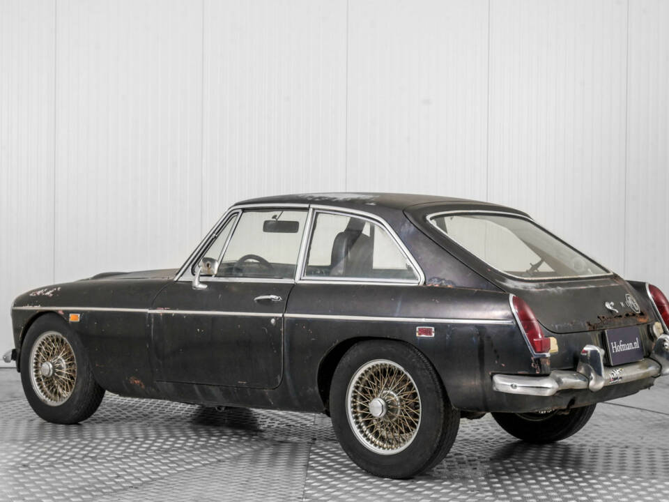 Image 8/50 of MG MGC GT (1969)