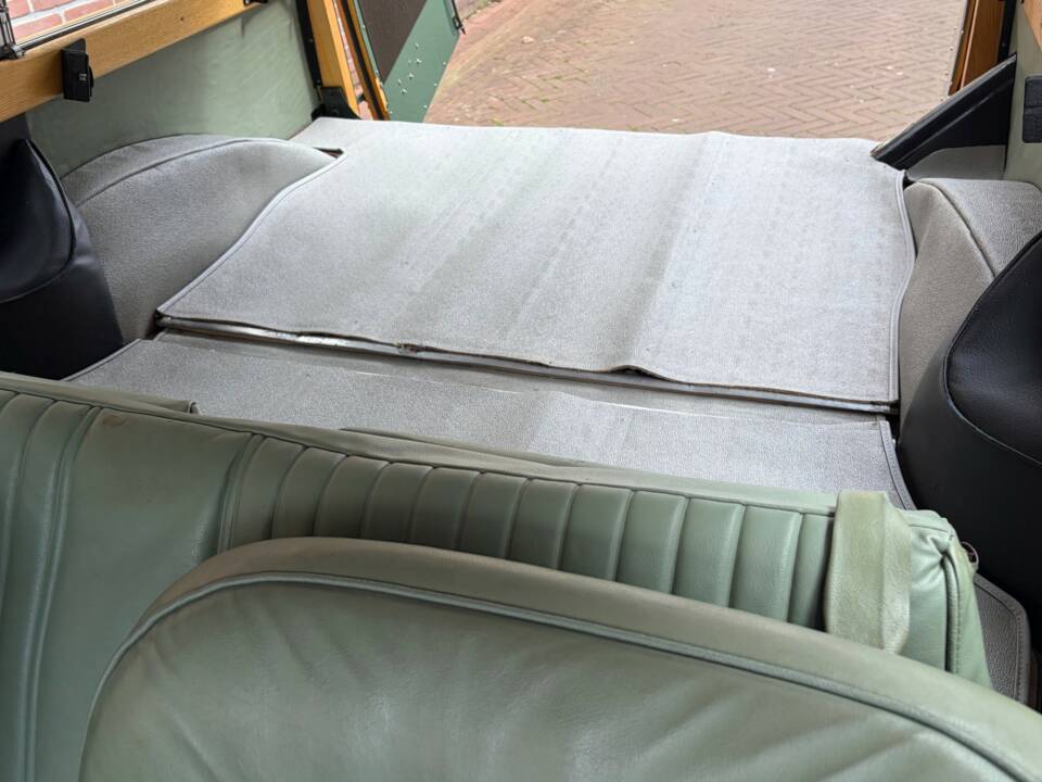 Image 13/24 of Morris Minor 1000 Traveller (1968)