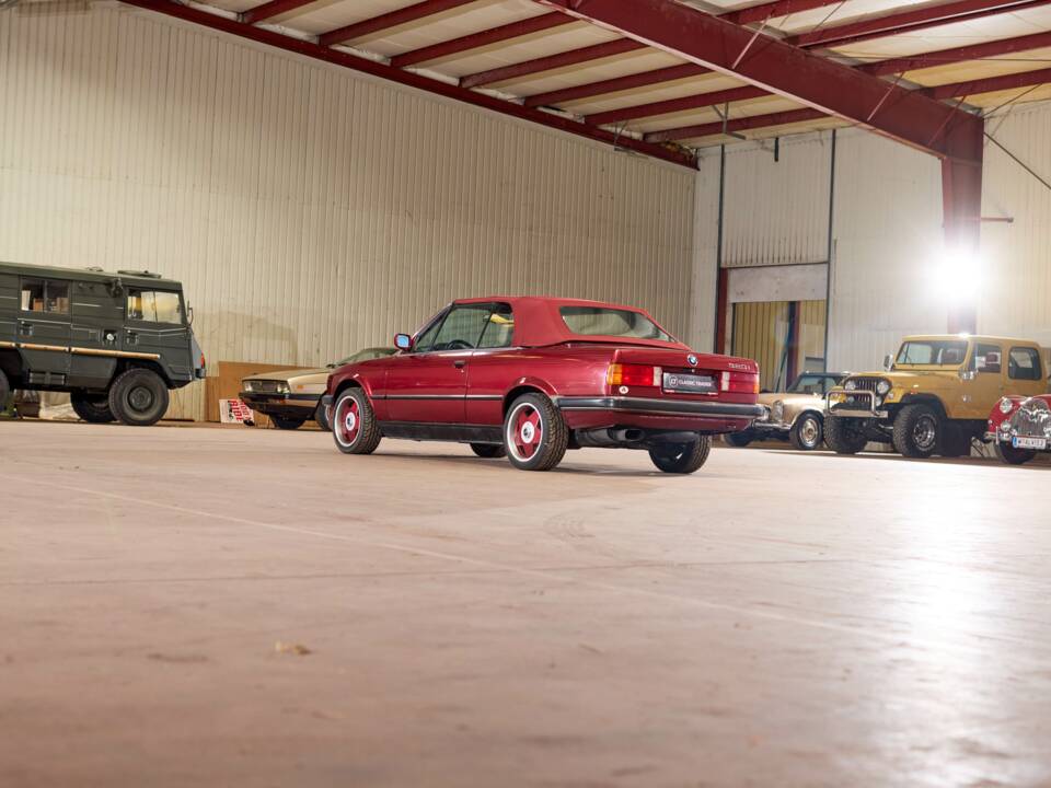 Image 10/45 of BMW 320i (1990)