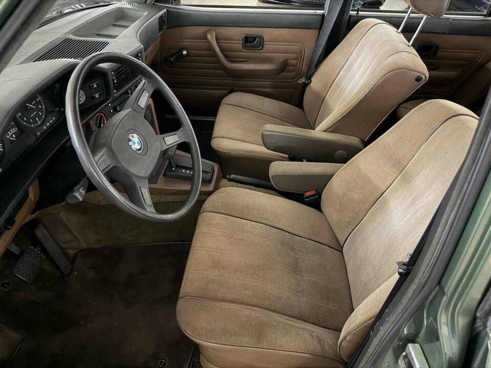 Bild 6/7 von BMW 520i (1982)