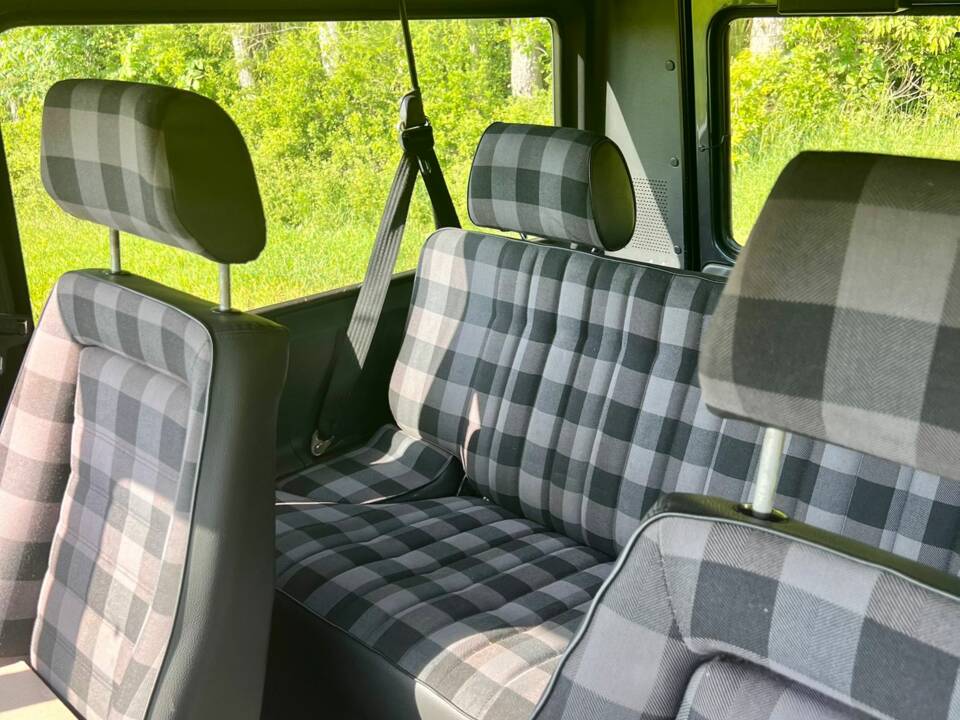 Image 17/21 of Mercedes-Benz 230 GE (SWB) (1988)