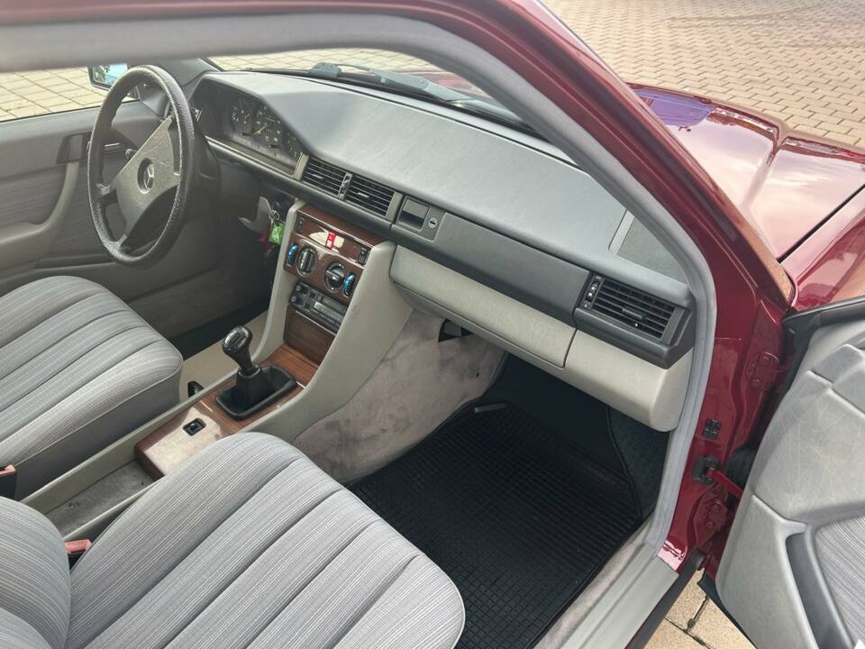 Image 5/10 de Mercedes-Benz 200 D (1989)