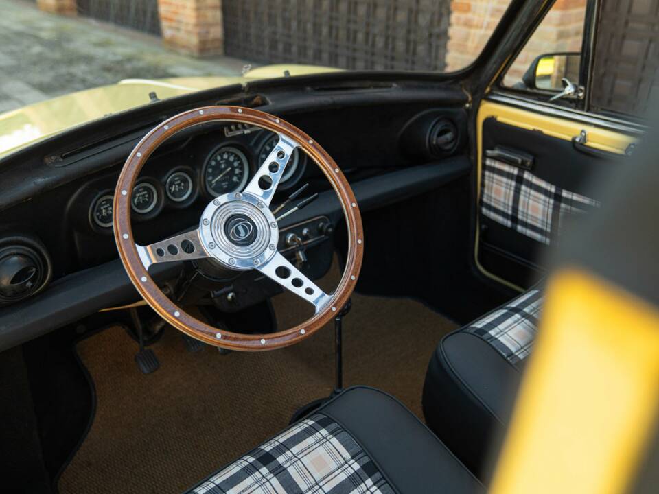 Bild 34/50 von Innocenti Mini Minor 850 (1971)