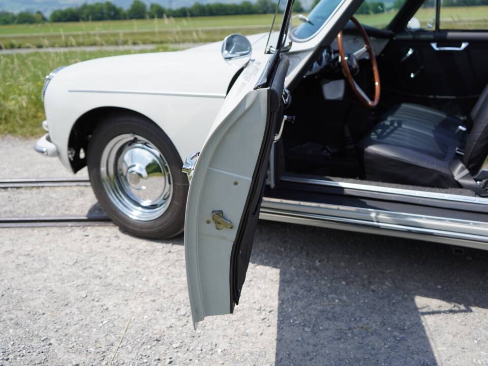 Afbeelding 59/61 van Porsche 356 B 1600 Super (1961)