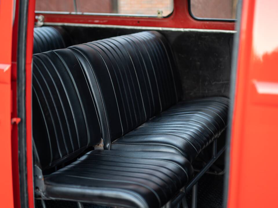 Image 39/52 of Renault Estafette (1977)