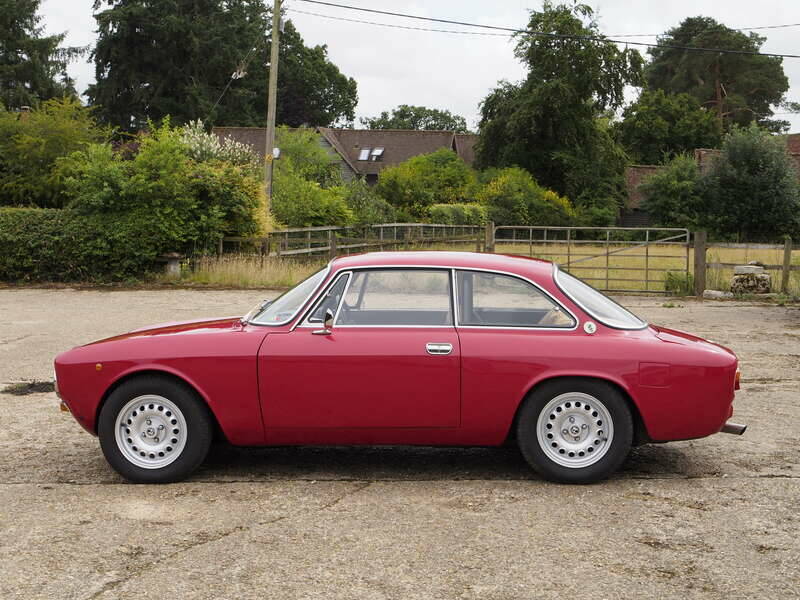 Image 5/49 of Alfa Romeo Giulia 1600 GT Junior (1976)
