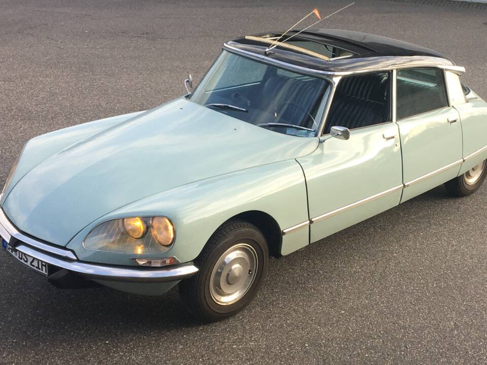Image 2/95 of Citroën DS 21 Pallas (1973)