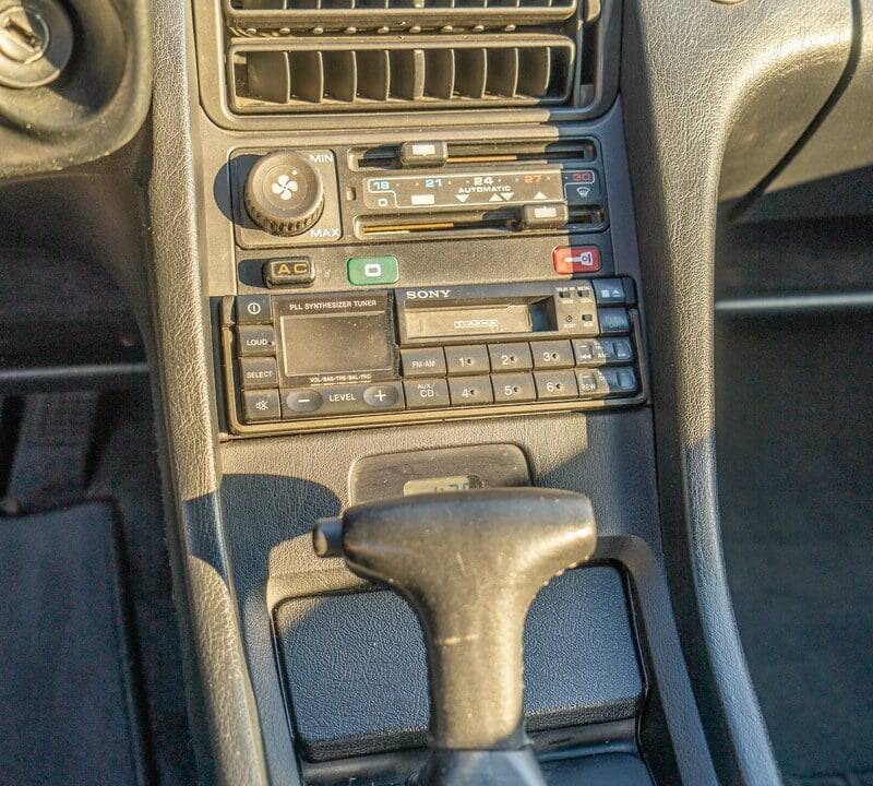 Image 18/30 of Porsche 928 S4 (1989)