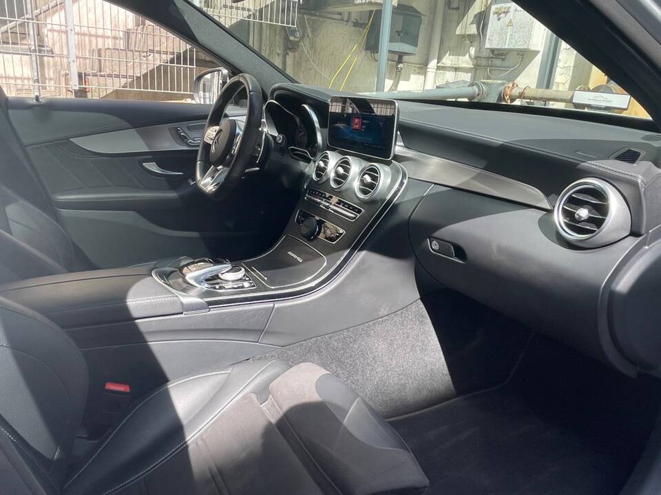 Image 11/26 of Mercedes-Benz C 63 AMG T (2020)