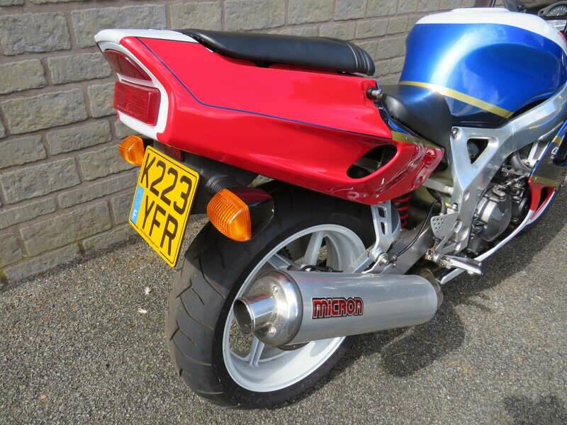 Image 38/41 de Honda CBR 900RR Fireblade (1993)