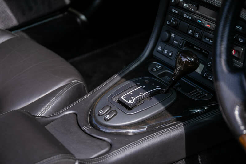 Image 24/33 of Jaguar XK8 4.0 (1999)