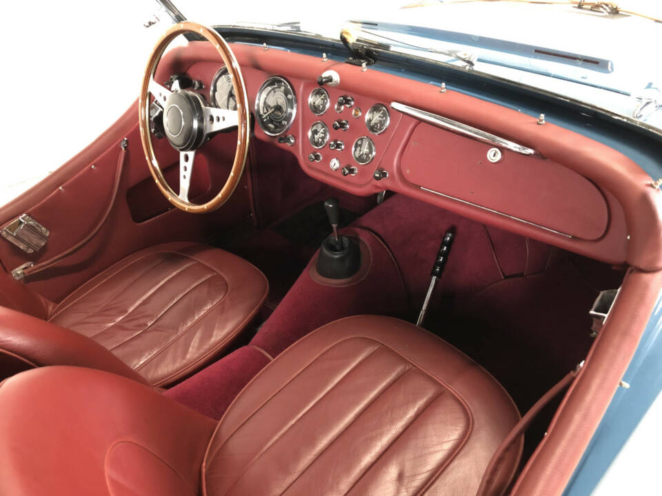 Image 22/31 of Triumph TR 3A (1957)