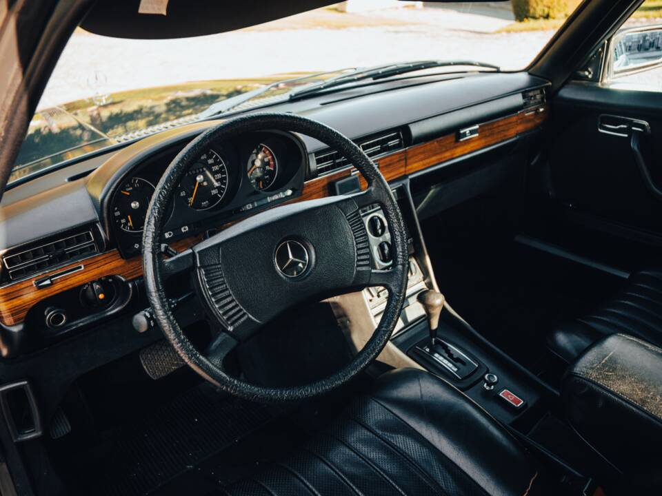 Afbeelding 11/16 van Mercedes-Benz 450 SEL 6,9 (1976)