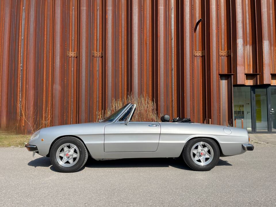 Immagine 5/88 di Alfa Romeo 1750 Spider Veloce (1971)