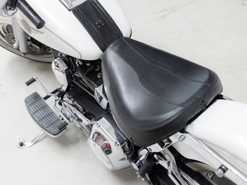 Image 31/34 of Harley-Davidson DUMMY (2002)