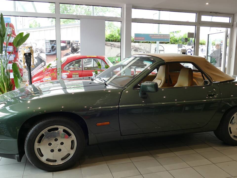 Image 6/19 of Porsche 928 S4 (1989)