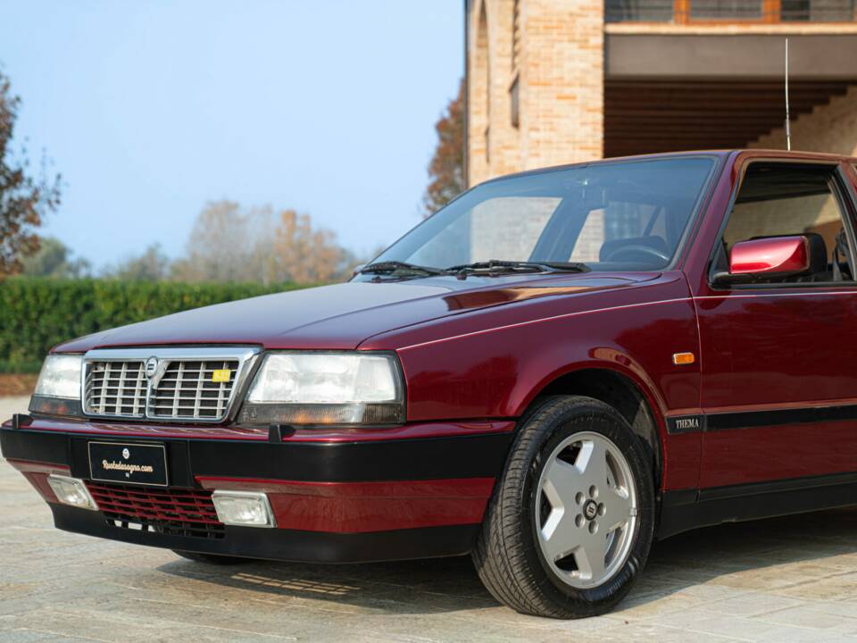 Image 20/50 of Lancia Thema 8.32 (1989)