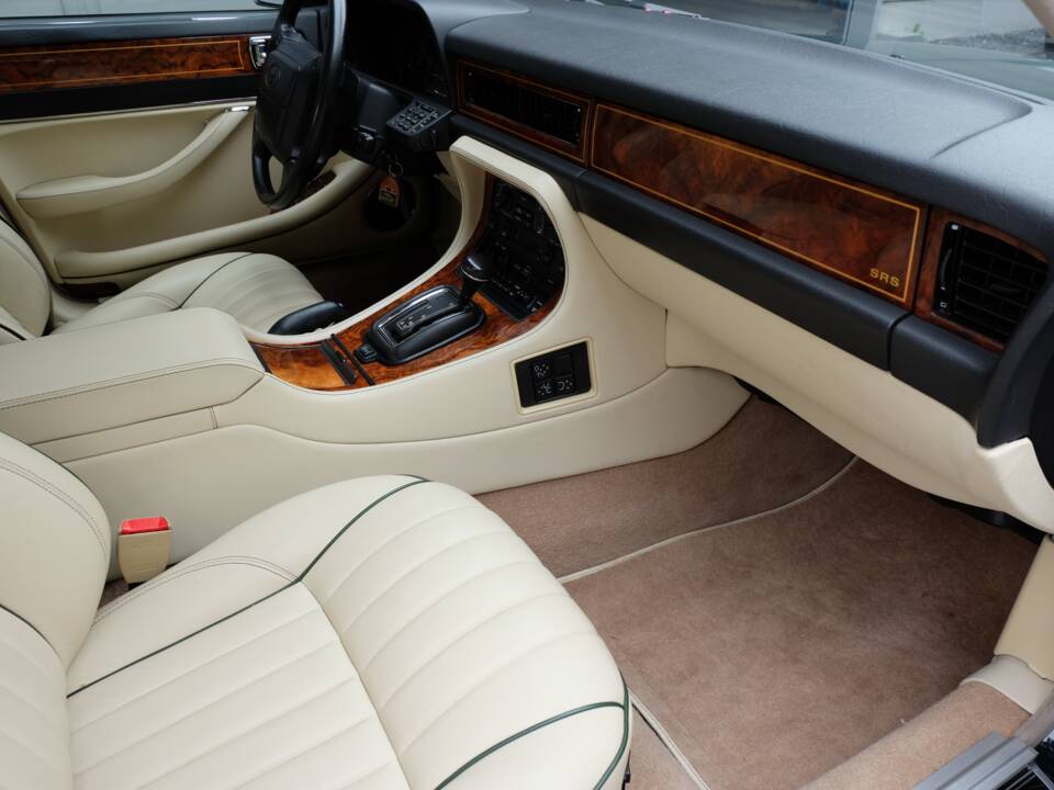 Image 31/77 de Jaguar XJ 40 (XJ-R) (1993)