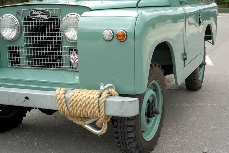 Image 34/50 of Land Rover 88 (1962)